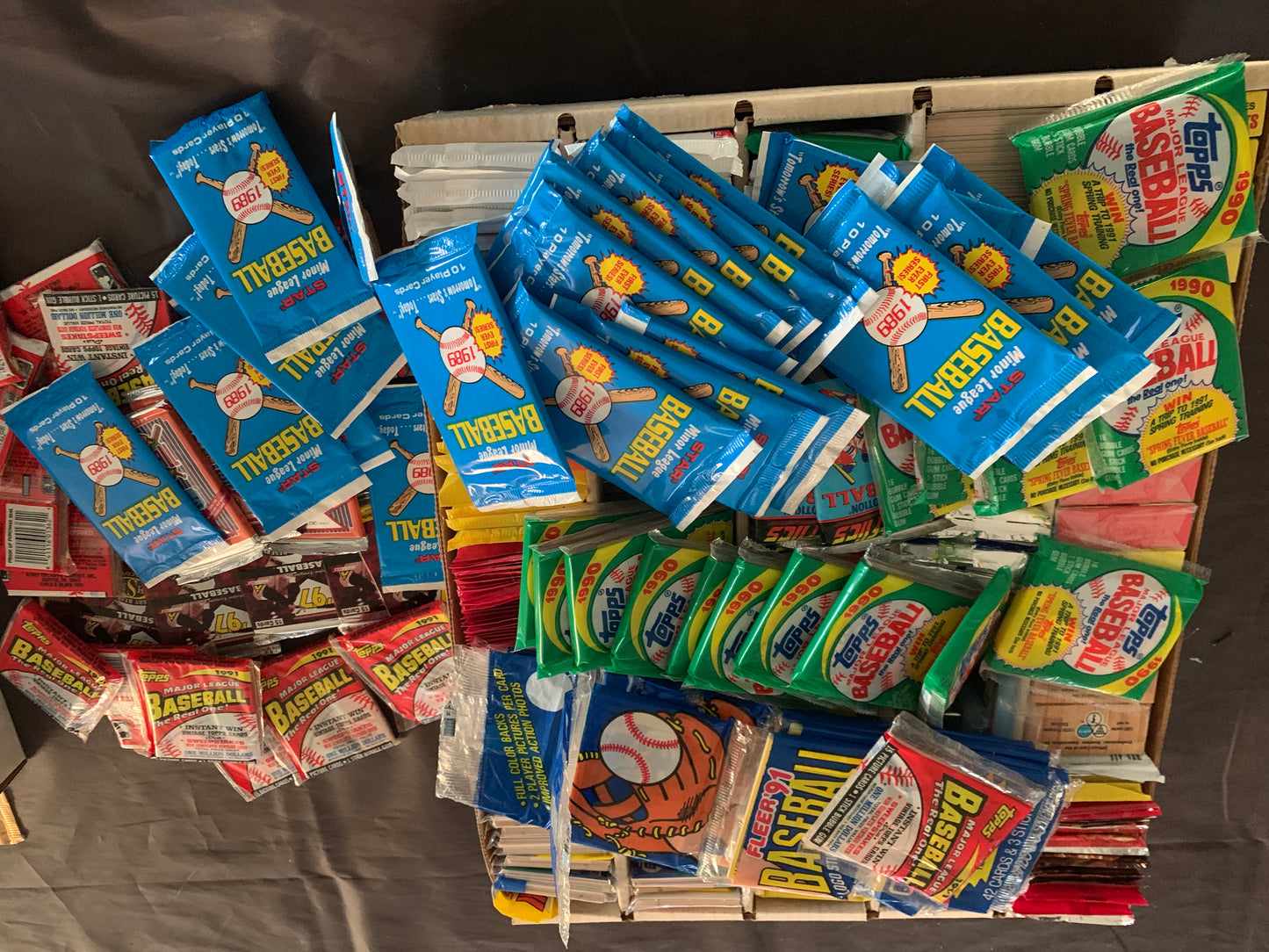 Vintage 20 different packs (Over 300+ Cards!!) of UNOPENED Vintage BASEBALL cards from the 80's and 90's