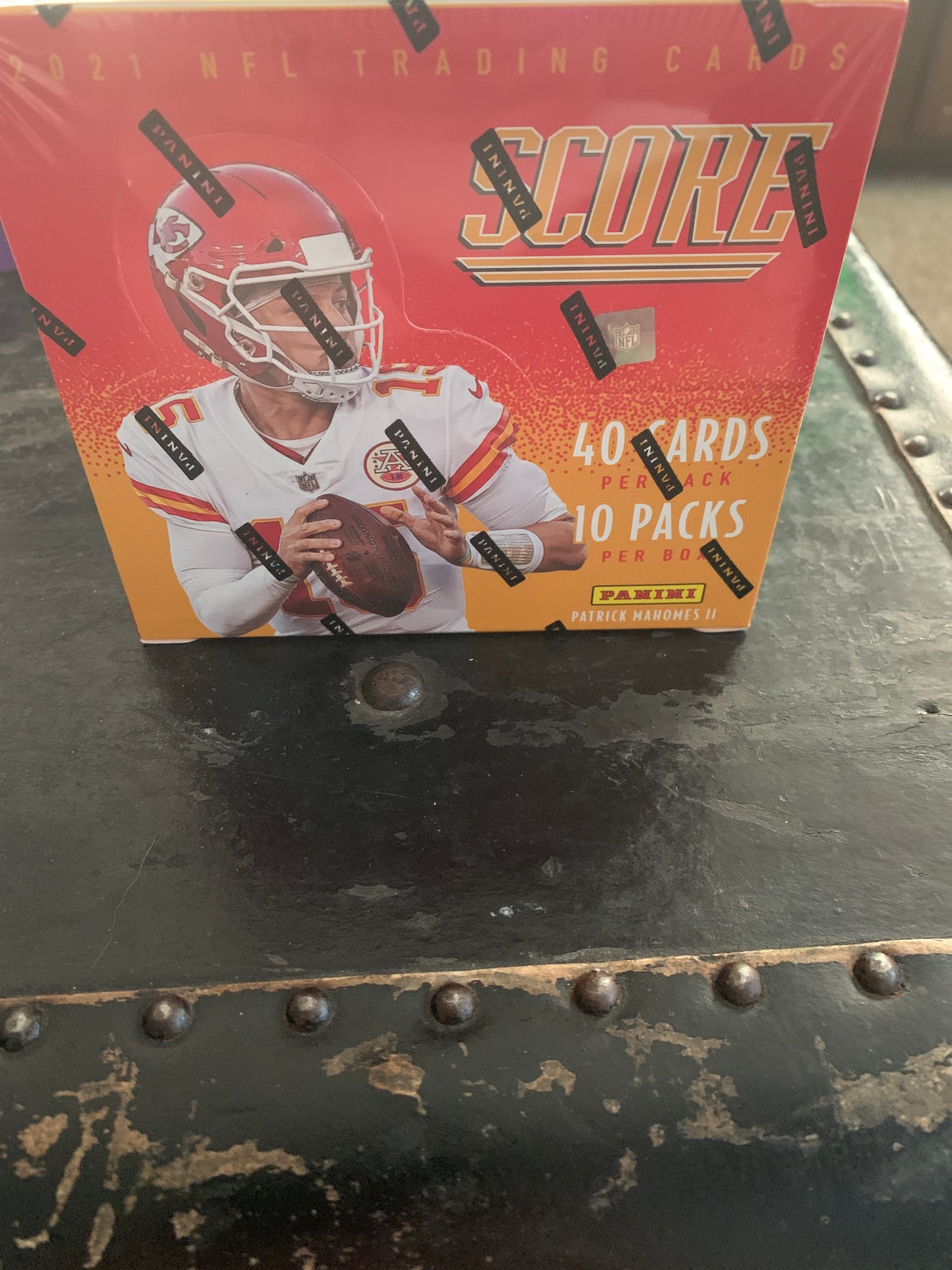 2021 panini score football hobby box 4 autos per Box 400 cards per box 10 packs. Look for rookies Jones, Lawrence, Chase.