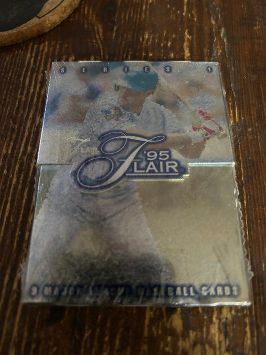 1995 Flair Baseball Hobby Pack. ( 1 Pack Lot).