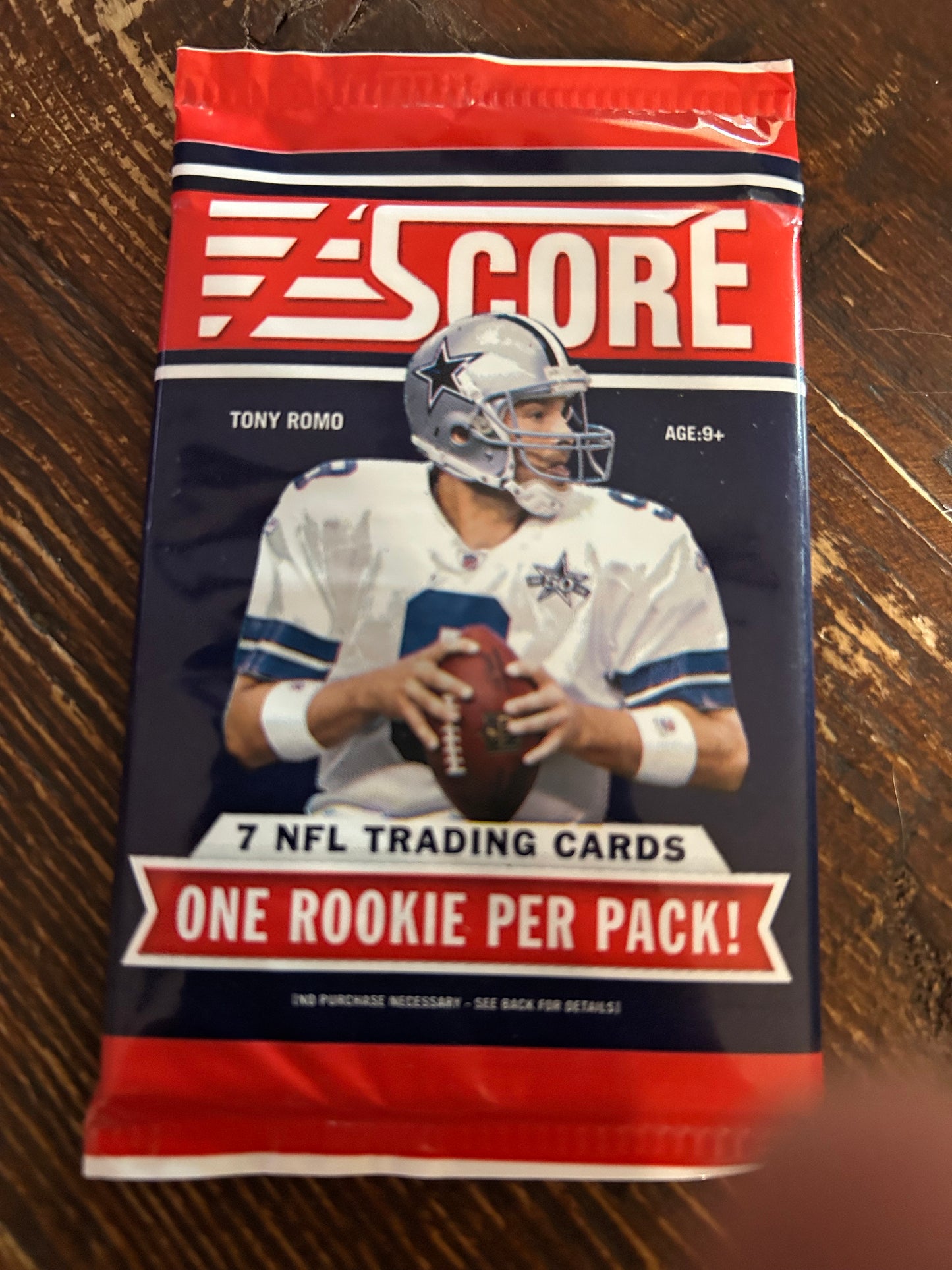 2011 Score Football Hobby Pack. ( 1 Pack Lot)