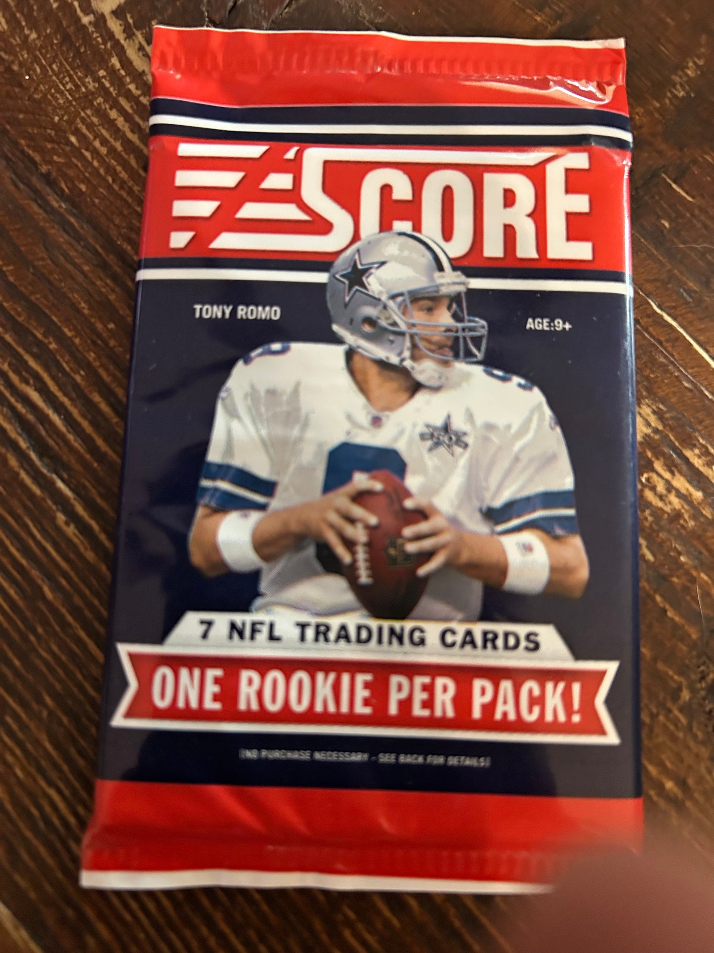 2011 Score Football Hobby Pack. ( 1 Pack Lot)