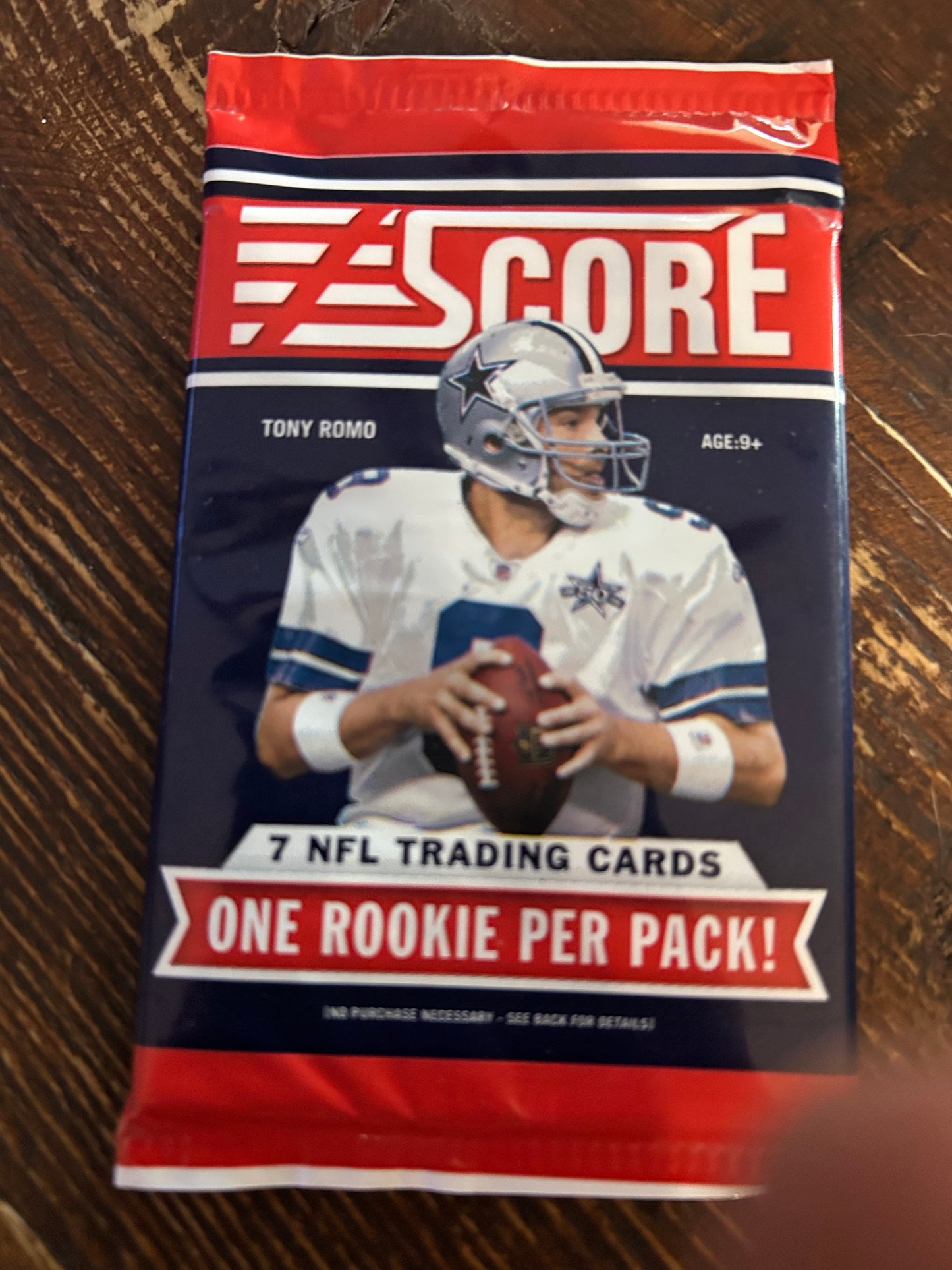 2011 Score Football Hobby Pack. ( 1 Pack Lot)