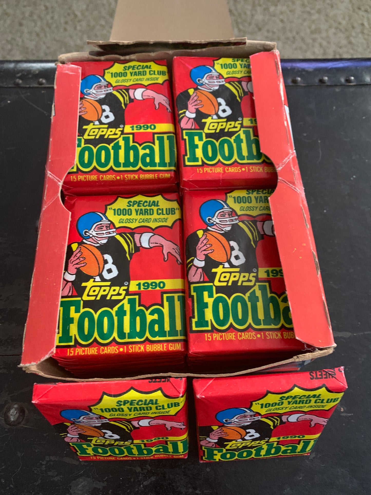 1990 Topps Football Card Wax Pack- 1 Unopened Pack-NFL-Montana Rice Elway