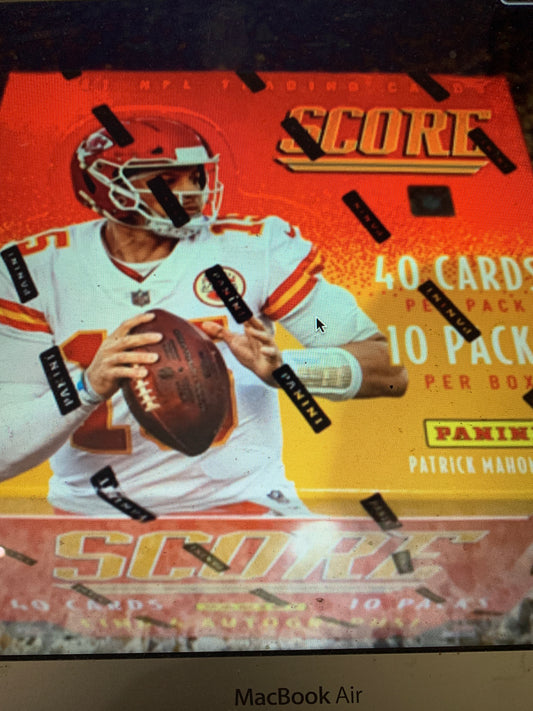 2021 panini score football hobby box 4 autos per Box 400 cards per box 10 packs. Look for rookies Jones, Lawrence, Chase.